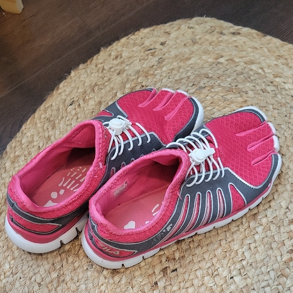 Fila Women's Vibrant Pink and Gray Toe Shoes - Picture 2 of 11